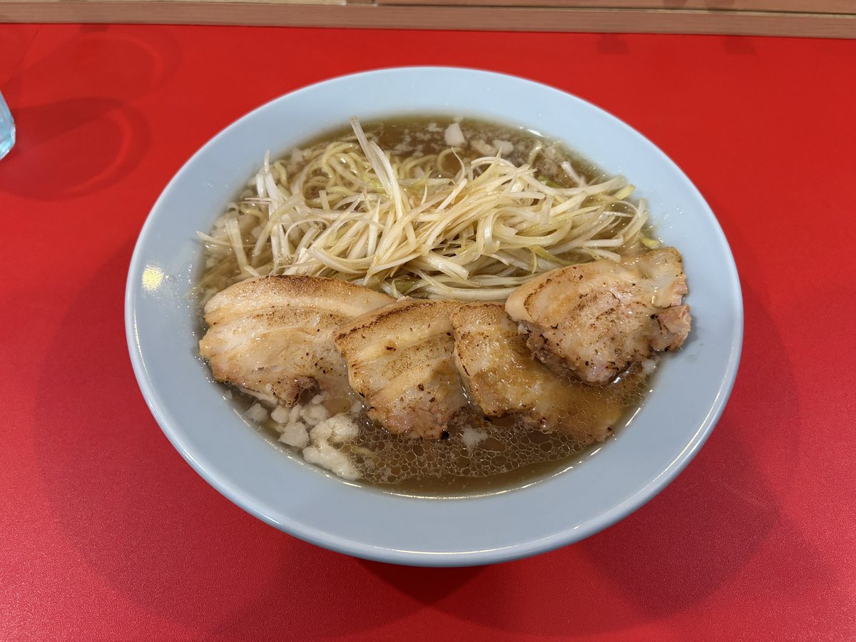 ojijiojiji's tweet photo. 一日一麺🍜

こんな時間に川口市にある「ラーメンショップ マルナミ 川口店」

深夜の0時頃だったんだけど、飲み終わりの人たちが来る前の時間帯で空いてた😊

騎西122店と三郷上彦川戸店の中間って感じ🤔

チャーシューがバラ肉のトロトロで美味かった🎵

#ラーメン #夜食 #美味しい #グルメ #川口市 https://t.co/7j0extidTC