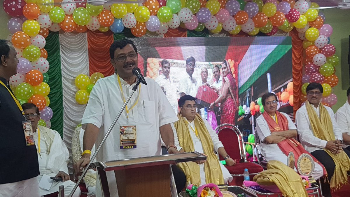 RahulSinhaBJP's tweet photo. আজ উত্তর কলকাতার বড়বাজারে আয়োজিত লাল বাহাদুর শাস্ত্রীজির জন্মজয়ন্তী উদযাপন অনুষ্ঠানে অংশগ্রহণ করলাম।

সরলতা, সততা ও দেশসেবার প্রতীক শাস্ত্রীজির আদর্শকে স্মরণ করে তাঁর প্রতি জানালাম বিনম্র শ্রদ্ধা।

শাস্ত্রীজির আদর্শ আমাদের পথচলার অনুপ্রেরণা হয়ে থাকুক। https://t.co/aq7VNmqHUz