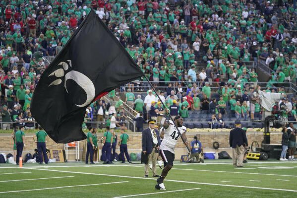 jspon_05's tweet photo. 5 Years ago Today… @GoBearcatsFB https://t.co/tocHYFKRwK