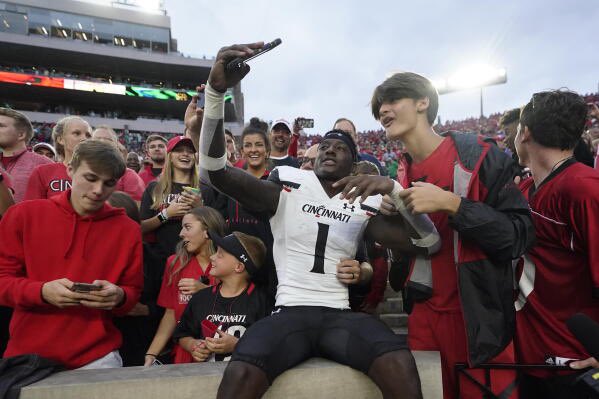jspon_05's tweet photo. 5 Years ago Today… @GoBearcatsFB https://t.co/tocHYFKRwK