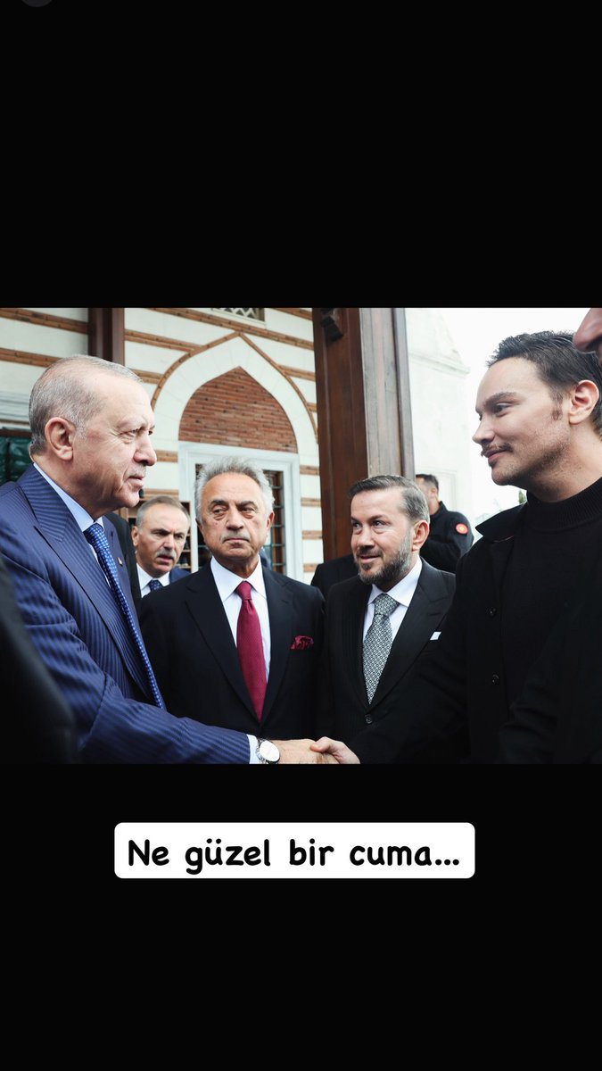 sinanakcil's tweet photo. Dedim "Omuzlarda bu kadar büyük yük varken,sizi gülümserken görmek mutluluk verir...Elhamdülillah her şeyin aşılacağı bir kararlılık gördüm yine...🇹🇷 https://t.co/2V45SpSrC5