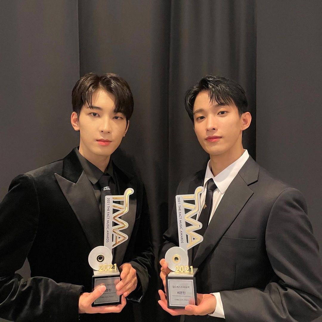 timefordk's tweet photo. 211003 도겸 인스타그램 #dkig
감사합니다🏆
#도겸 #ドギョム #DOKYEOM #세븐틴 https://t.co/Yf3NAMuWe5