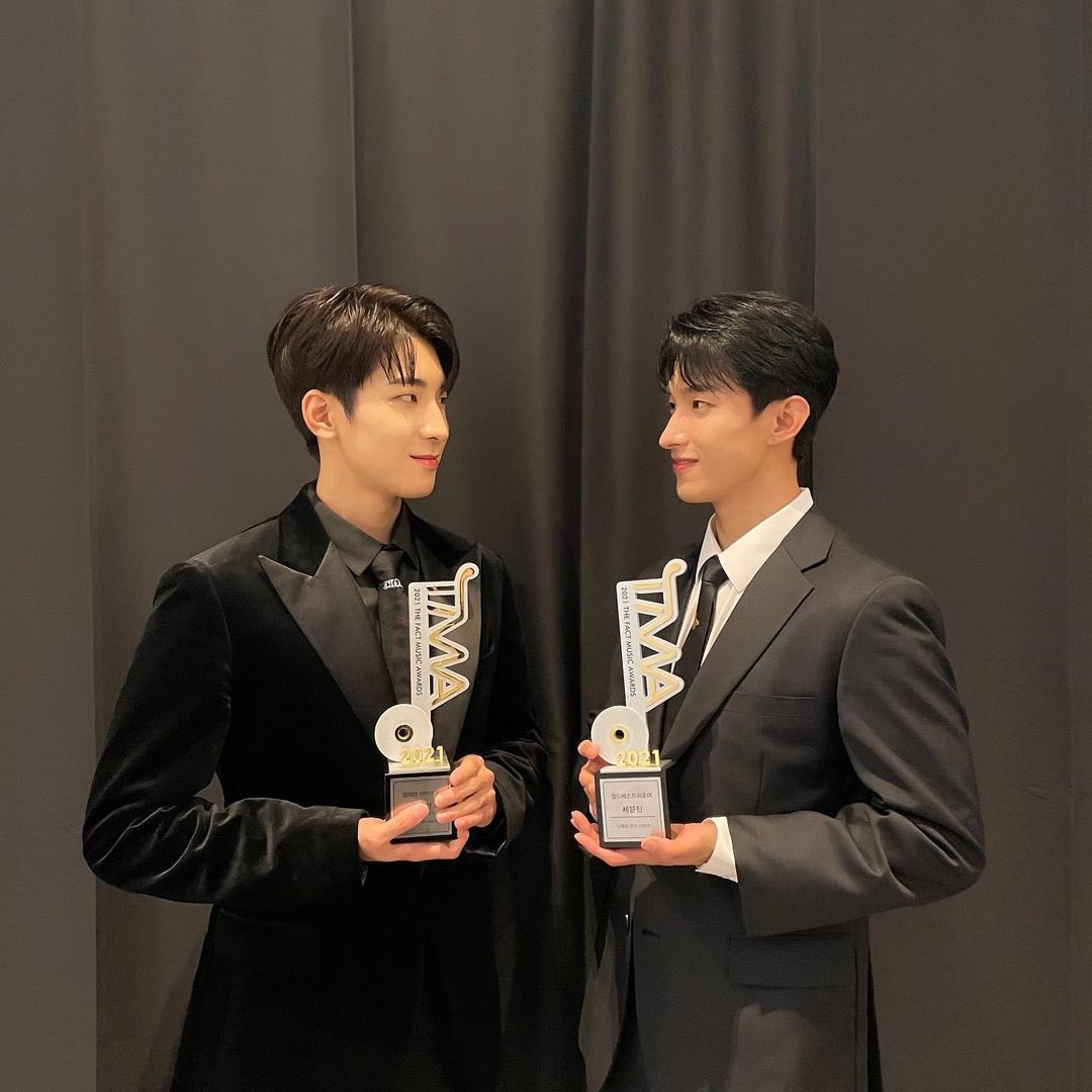 timefordk's tweet photo. 211003 도겸 인스타그램 #dkig
감사합니다🏆
#도겸 #ドギョム #DOKYEOM #세븐틴 https://t.co/Yf3NAMuWe5