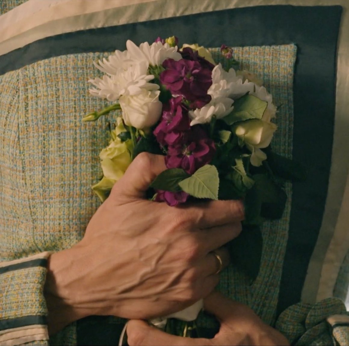 belmondlr's tweet photo. marta siempre ponerse la mano en el corazó por pensar en fina, su gran amor https://t.co/u1QRQaWEDA