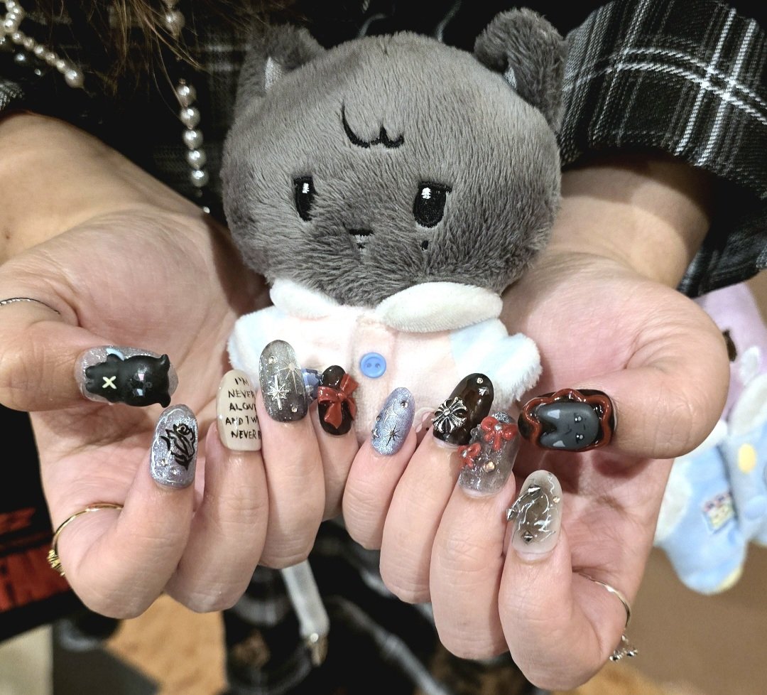 murakurisa's tweet photo. @itsromitiny You're welcome 😊
 🐈‍⬛press-on nails created by my friend♡ https://t.co/7wvxz0h7Hx