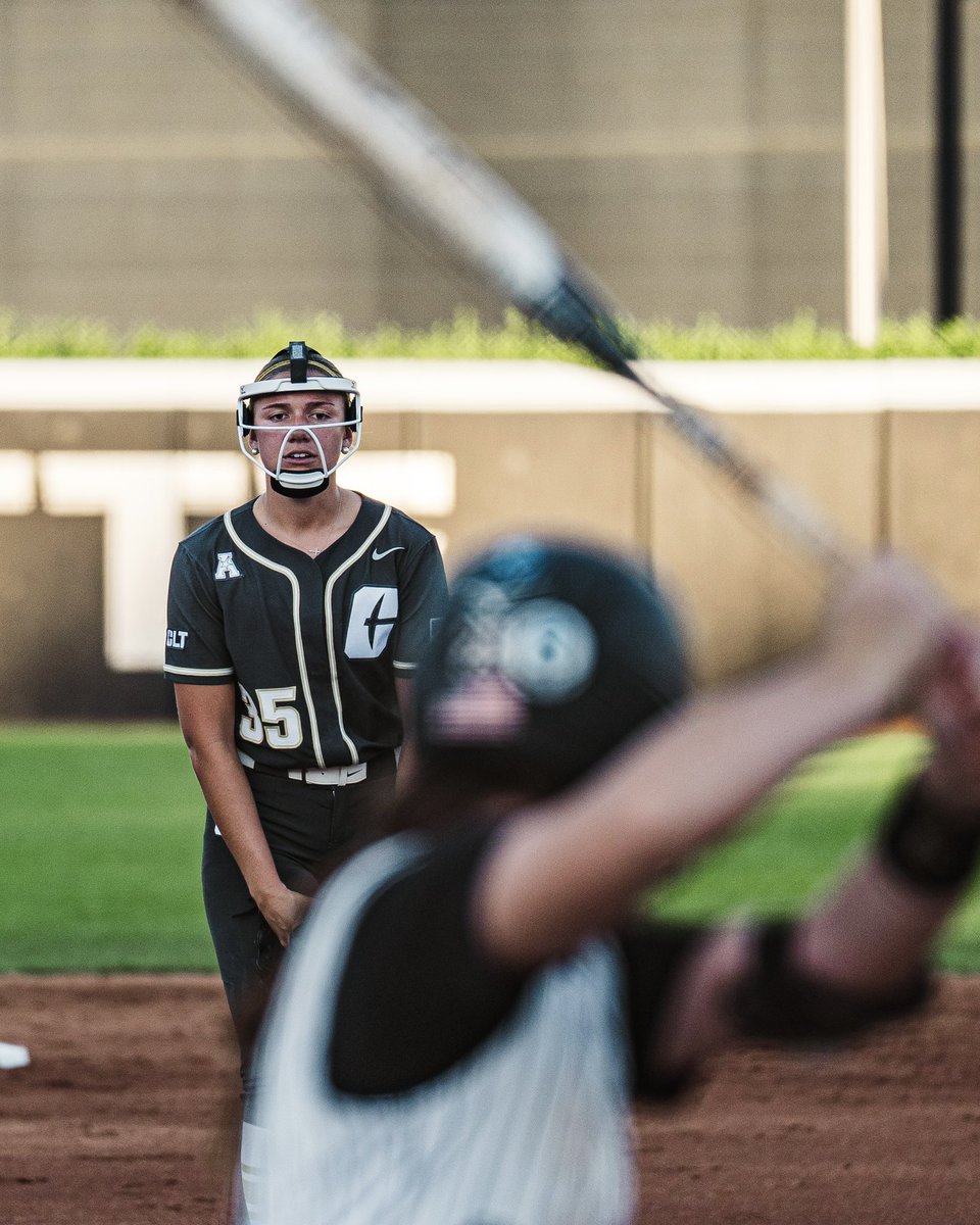 CharlotteSB's tweet photo. Oh we’re 𝗦𝗢𝗢𝗢𝗢 back! 🔥 

Catch more fall ball action TONIGHT at The Sue when we take on Newberry at 6:00 p.m. https://t.co/ugbbPIzFd3