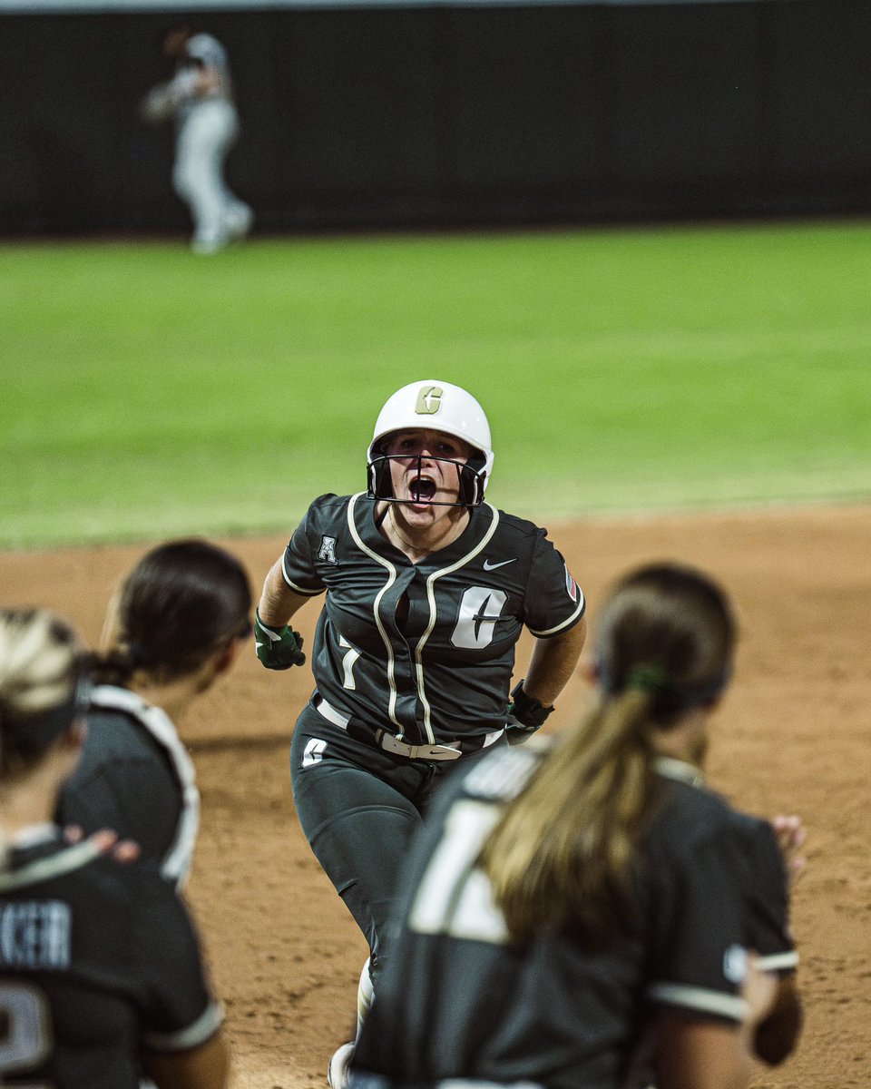 CharlotteSB's tweet photo. Oh we’re 𝗦𝗢𝗢𝗢𝗢 back! 🔥 

Catch more fall ball action TONIGHT at The Sue when we take on Newberry at 6:00 p.m. https://t.co/ugbbPIzFd3