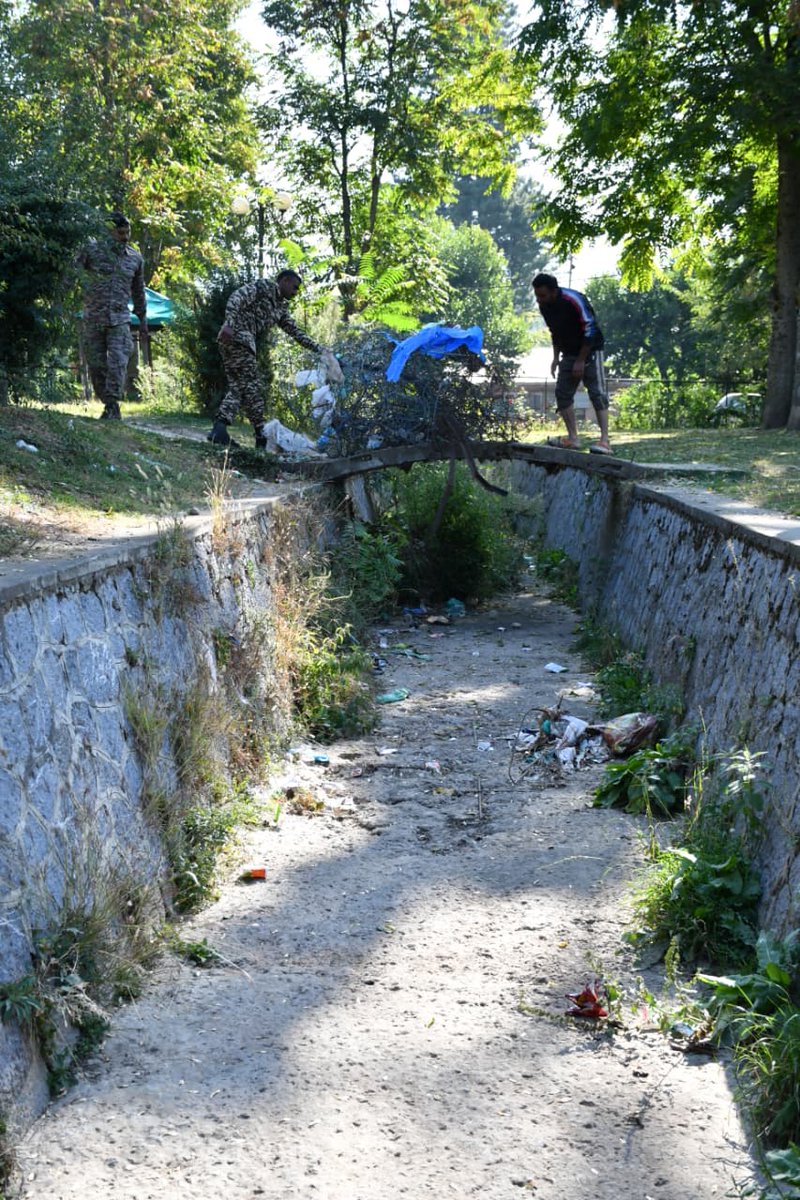 164Pro's tweet photo. 164 Bn, CRPF actively participated in #SpecialCampaign6.0, conducting a cleanliness drive at Botanical Garden and Tourism Hotel Club, Kokernag, Anantnag (J&amp;K), reinforcing the commitment to institutionalised cleanliness, reduced pendency and a cleaner, greener future. https://t.co/DeSJjXcHLi