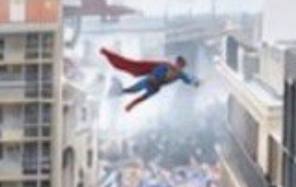 NoSoyLaGente's tweet photo. Por favor, si vais a coger alguna imagen para demostrar el gentío que hoy rodeaba el Congreso, os rogaría que no eligierais una donde salga Superman volando. Un saludo. https://t.co/ZpHrHdVO4V