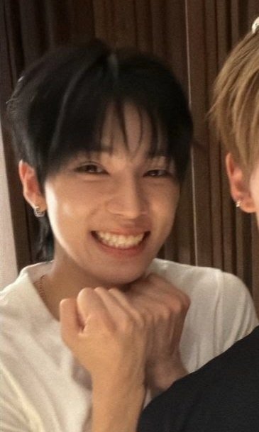 exneiliser's tweet photo. btw tebak pacar so ken yuk https://t.co/ykneplmQGN