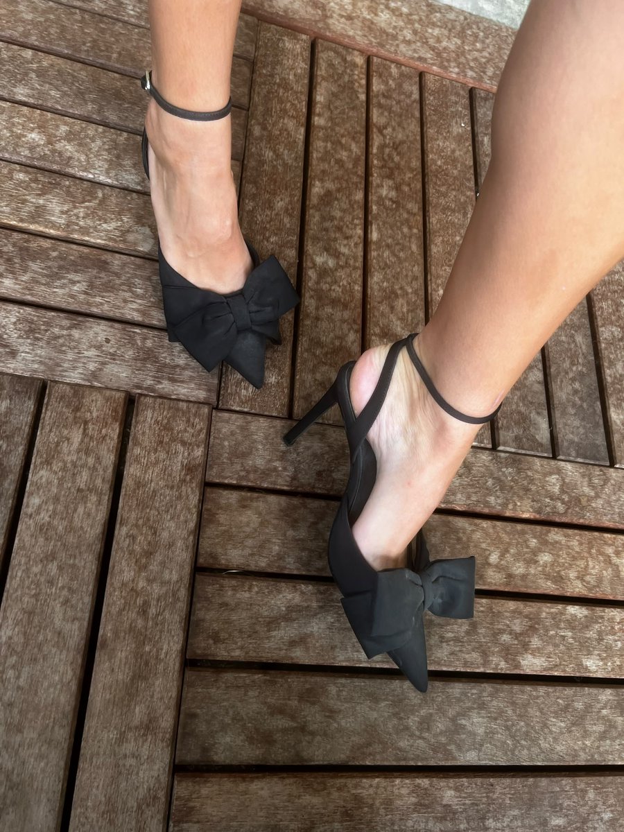 PrincesseJessy_'s tweet photo. Dm si tu veux en voir plus 🤫
#pieds #pedicure #moneyslave #moneymiss #feet #soumis https://t.co/wOpl7IOPbD