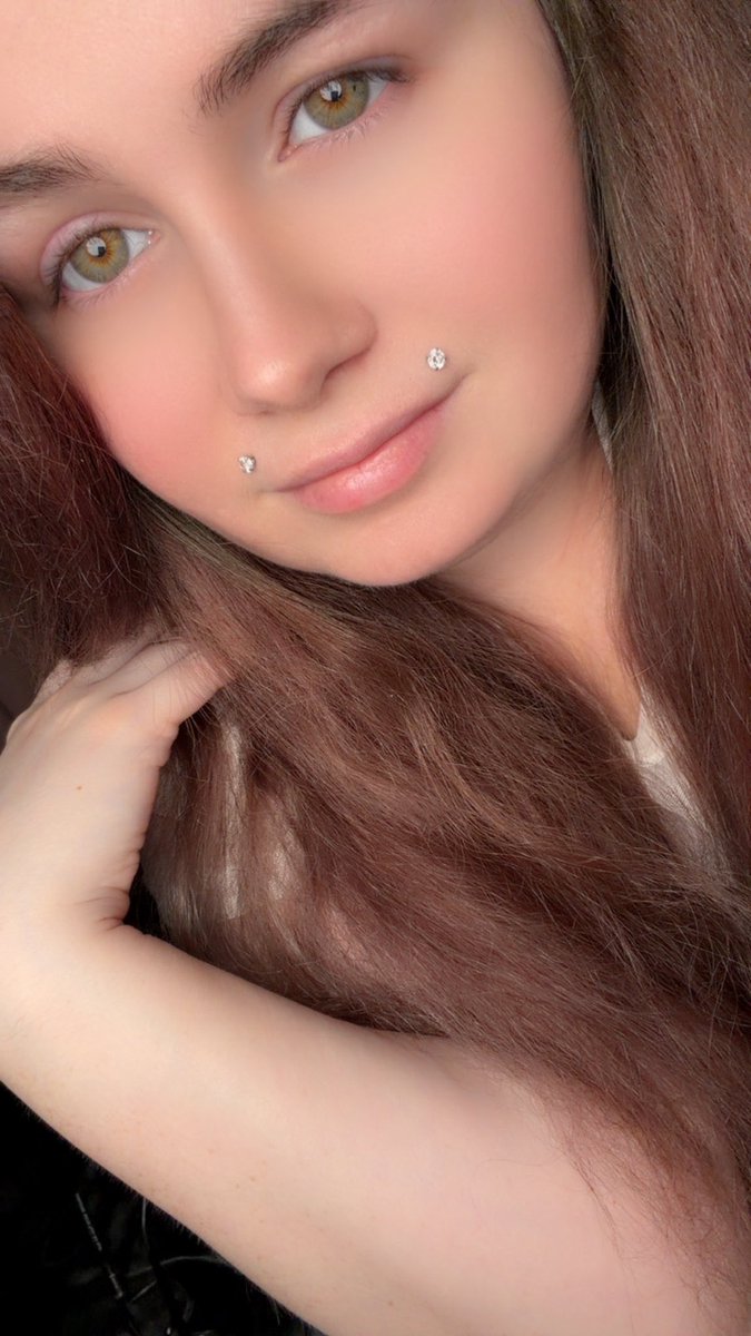 niadoesnsfw's tweet photo. The face &amp; the body 💕

#nsfw #nsfwtwt #thicc #curvy #pale #thighs https://t.co/AtscMyB8jS