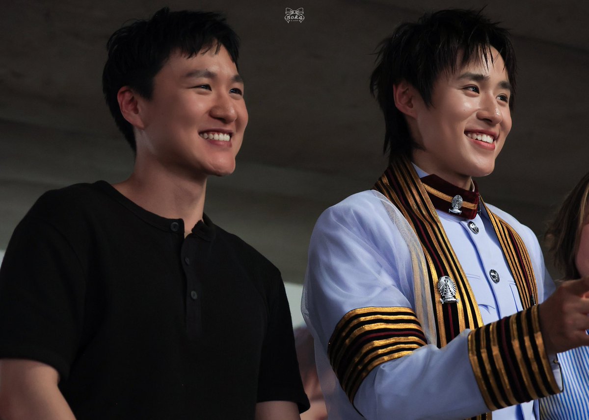 _noka03's tweet photo. 261002 CELEBRATING NUTDAN

พี่น้องสุดหล่อที่หน้าตาเหมือนกันมากเลย🥹🤍
#GraduateNutdan 
#nnutdan @nnutdan #LYKN https://t.co/EWBE7QQbEV