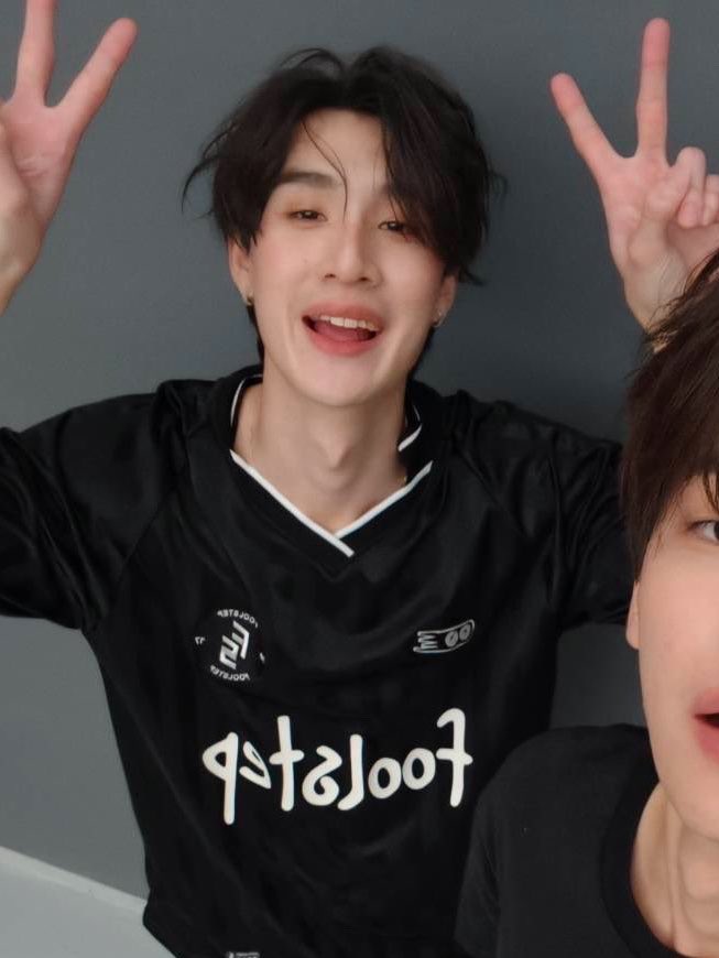 aperol_wine's tweet photo. อิจฉานายคนนั้น ㅠㅠ https://t.co/r4yrDcynBY