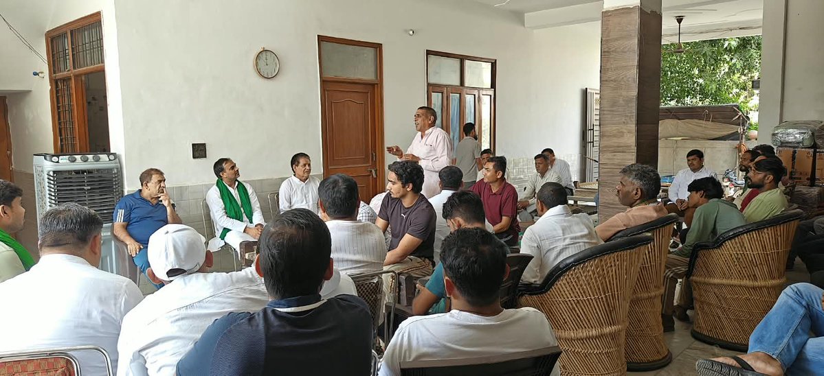 bksanghatan's tweet photo. @भारतीय किसान संगठन के नेतृत्व में @ग्राम_सर्फाबाद में एक पंचायत का आयोजन किया गया, जिसमें गांव की मूलभूत समस्याओं के निस्तारण पर गहन चर्चा हुई। 
A *panchayat* was organized in #Sarfabad_village under the leadership of #Bharatiya_Kisan_Sangathan where an in-depth discussion too https://t.co/dYCYoQUnbn