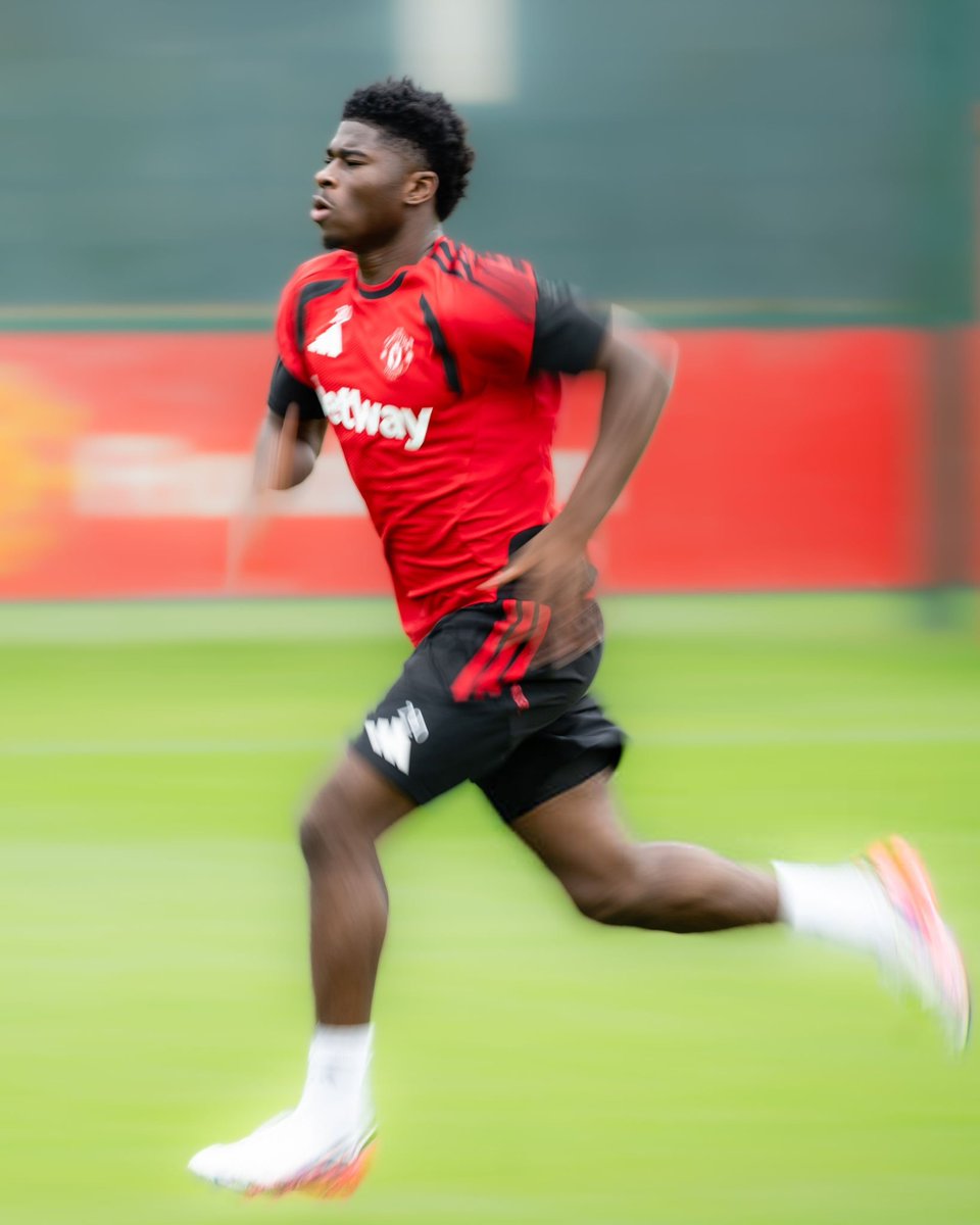utdreport's tweet photo. #mufc beat Lausanne 2-1 in a friendly at Carringron. Matthijs de Ligt and Carlos Baleba were starters [ @SullyTalkz ] https://t.co/KVi1Zc3Vhf