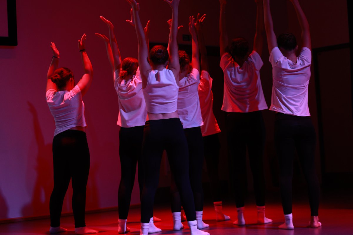 PutteridgeHSch's tweet photo. Brilliant afternoon hosting the annual @ChilternLT Dance Festival!

A huge thank you to @ngyt_uk for leading such incredible workshops, and a massive well done to every pupil who took the stage! https://t.co/8LqRfCsT7m