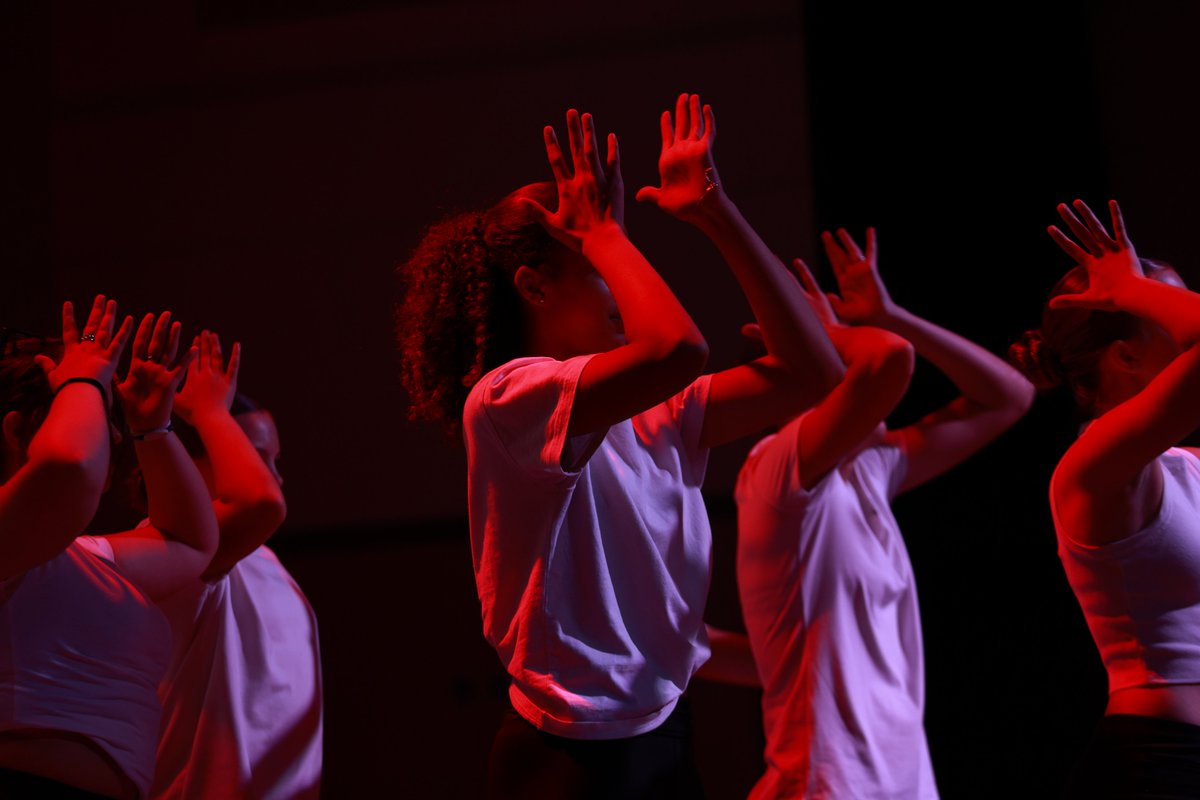 PutteridgeHSch's tweet photo. Brilliant afternoon hosting the annual @ChilternLT Dance Festival!

A huge thank you to @ngyt_uk for leading such incredible workshops, and a massive well done to every pupil who took the stage! https://t.co/8LqRfCsT7m
