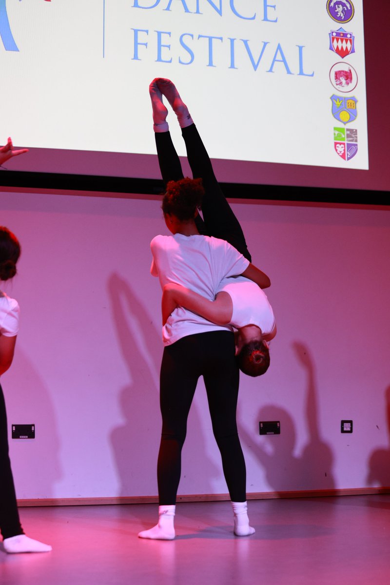 PutteridgeHSch's tweet photo. Brilliant afternoon hosting the annual @ChilternLT Dance Festival!

A huge thank you to @ngyt_uk for leading such incredible workshops, and a massive well done to every pupil who took the stage! https://t.co/8LqRfCsT7m