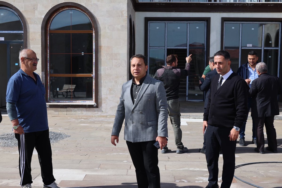 Kalecikilcemem's tweet photo. 📌 Çalışmalar Yerinde İncelendi

Kaymakamımız Sayın Melih AYDOĞAN ve İlçe Millî Eğitim Müdürümüz Sayın Emrah GÜNDÜZ, öğretmenevi olarak tahsis edilen ve yapımı devam eden alandaki çalışmaları inceleyerek bilgi aldılar.
@tcmeb 
@MemAnkara 
@kalecikgovtr 
@MltAnk0644 
#kalecik #meb https://t.co/EGVPnrTXwP