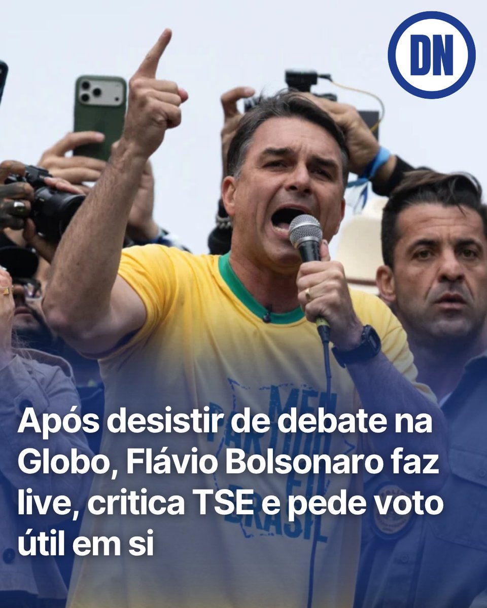 RedacaoDN's tweet photo. Após desistir do debate da Globo, Flávio Bolsonaro pediu voto útil em sua candidatura durante uma live.

O candidato chamou a decisão do TSE de “censura” e tentou atrair eleitores de outros concorrentes. A Globo cancelou o debate após decisões judiciais de última hora. 

Entenda o que aconteceu no Diário de Notícias. Link na bio.