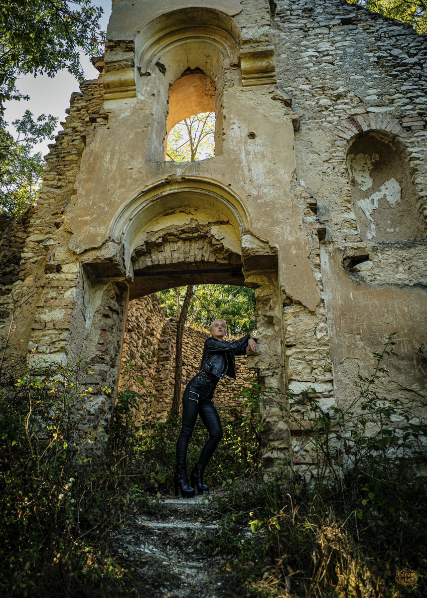 TheGloamLedger's tweet photo. When I have seen by Time's fell hand defaced.
— William Shakespeare

Nicole puts her hand on the broken arch.
She looks up.

Dabospusztai Templomrom, Sáska, Hungary.

The Gloam Ledger · Photography.
Pure photography.
#Gothic #DarkArt #TheGloamLedger #Photography https://t.co/Z2mA4A6zOO