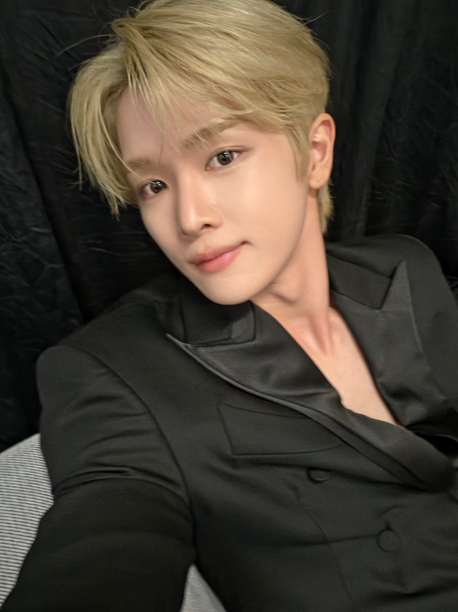 underS_913's tweet photo. 진심으로 향후 대한민국 미래를 맡기고싶음
대통령시키자 잘생겼으니까
왜요? 안될까요? https://t.co/En2DZgSsZn
