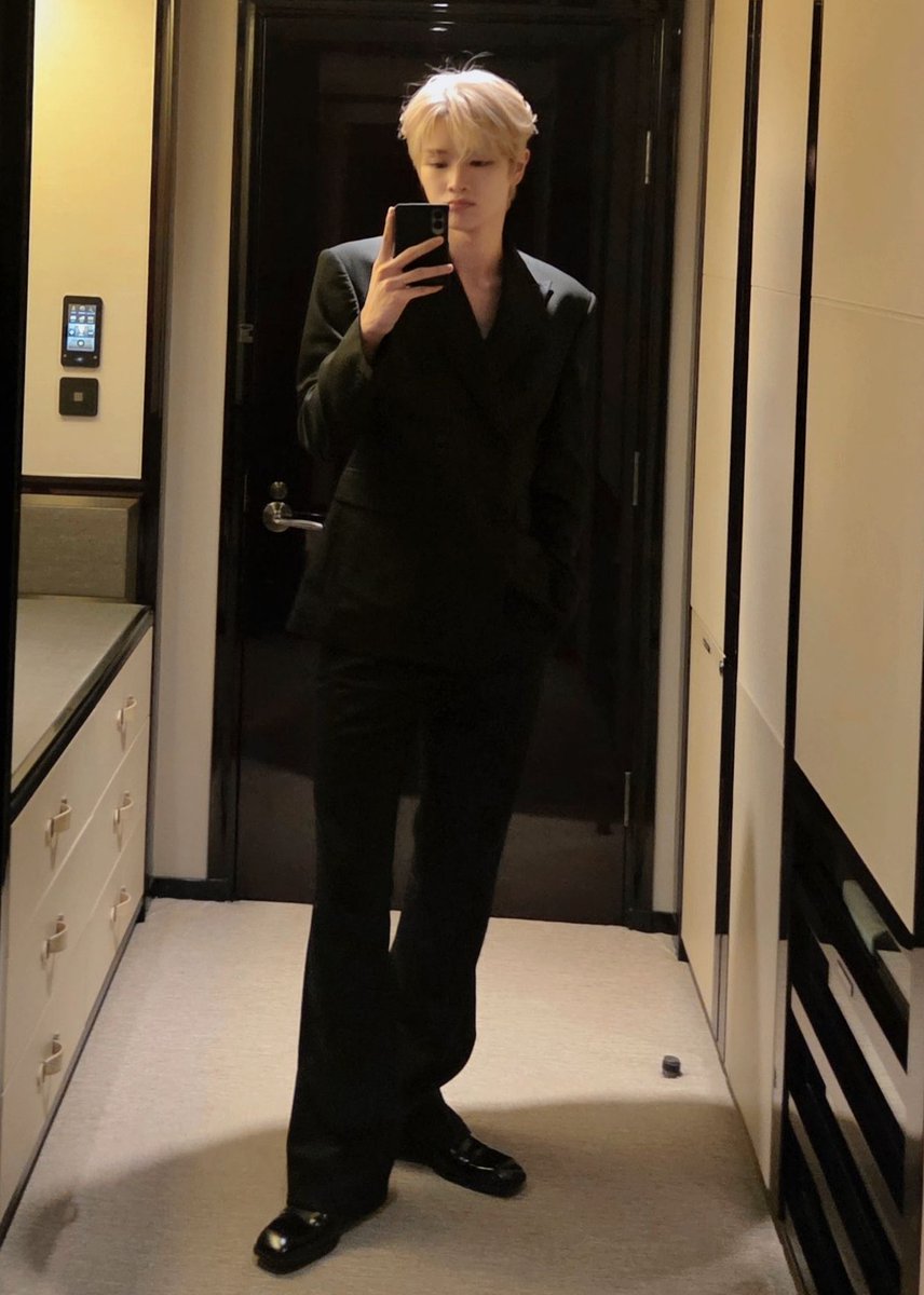 underS_913's tweet photo. 진심으로 향후 대한민국 미래를 맡기고싶음
대통령시키자 잘생겼으니까
왜요? 안될까요? https://t.co/En2DZgSsZn