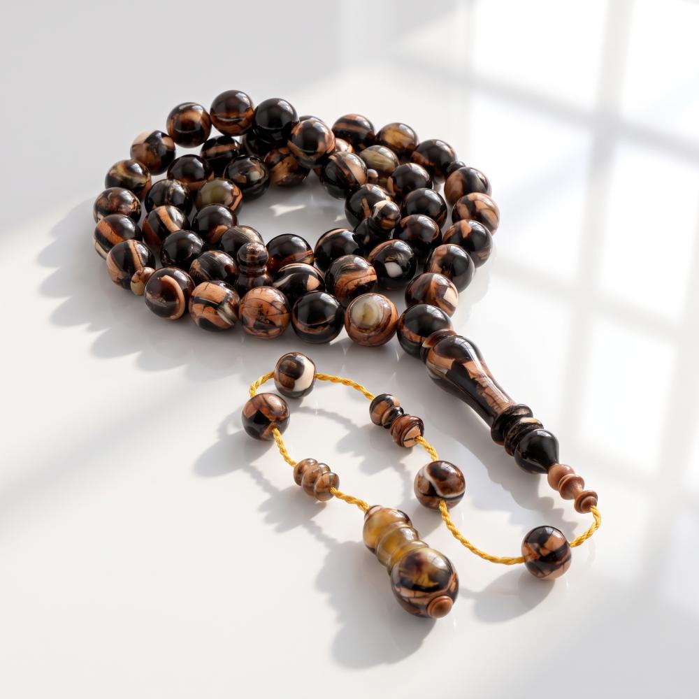 banasjewelry's tweet photo. نابُ ماموثٍ من زمنٍ سبق التاريخ، يستقر اليوم بين أصابعك مع ظهر السلحفاة. ثقلُها في اليد محسوس، وحضورُها في المجلس أكبر. سبحةٌ لمن يقتني النوادر ولا يشتري سبحة.