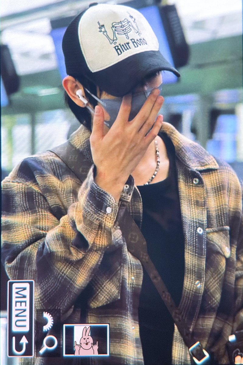 sing_020111's tweet photo. 261002 HKG 🛫
잘 쉬어💤
#麥駿昇 #SING #씽 
#豬仔國皇上 #XODIAC #소디엑 https://t.co/d1pVdlyEAt
