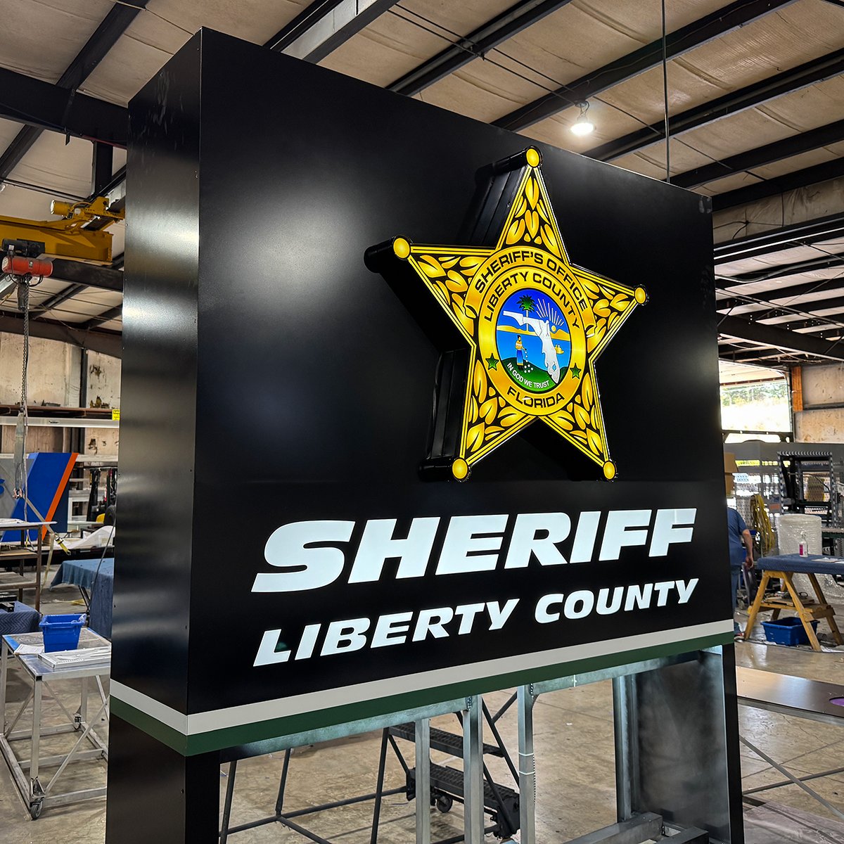 SignFabInc's tweet photo. Your Sign Doesn't Clock Out.
And when you need a manufacturer to help bring that sign to life, we're here to help.

We Are The One-Stop Shop For All Your Signage Solutions.
 🌐 https://t.co/5tMP7cTKUY
#SignFab #Signage #BrandVisibility #CustomSigns #SignCompanies #SignIndustry https://t.co/VY82YsXOWi