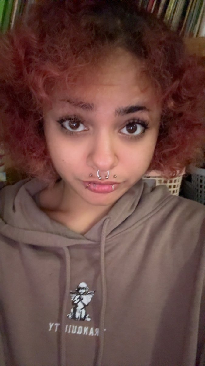 Daisyislazyxox's tweet photo. Just eyeliner and mascara <3 do we like the look ? Thinking of adding a little more https://t.co/ymHVFecCO7