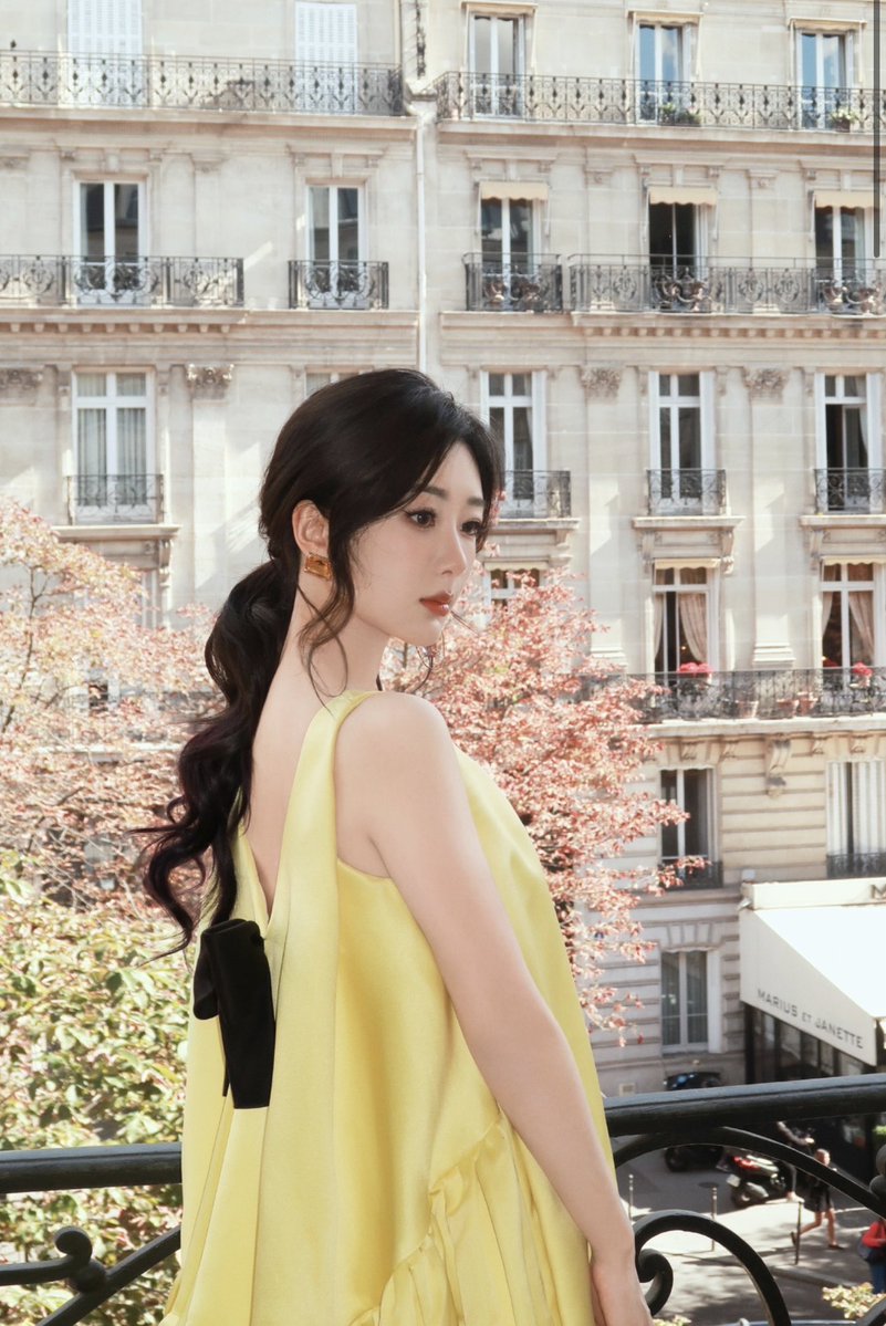 CChanlakhena's tweet photo. What a beauty 😍

YANG ZI FOR GIVENCHY SS27
#YangZixGivenchySS27
#GivenchySS27
#YangZi https://t.co/hX18Dg0DN9