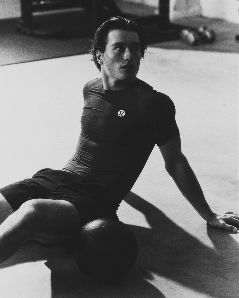 willmackupdates's tweet photo. New photos of Macklin for Lululemon.

https://t.co/nByECECzgN https://t.co/jzA4NYv5XJ