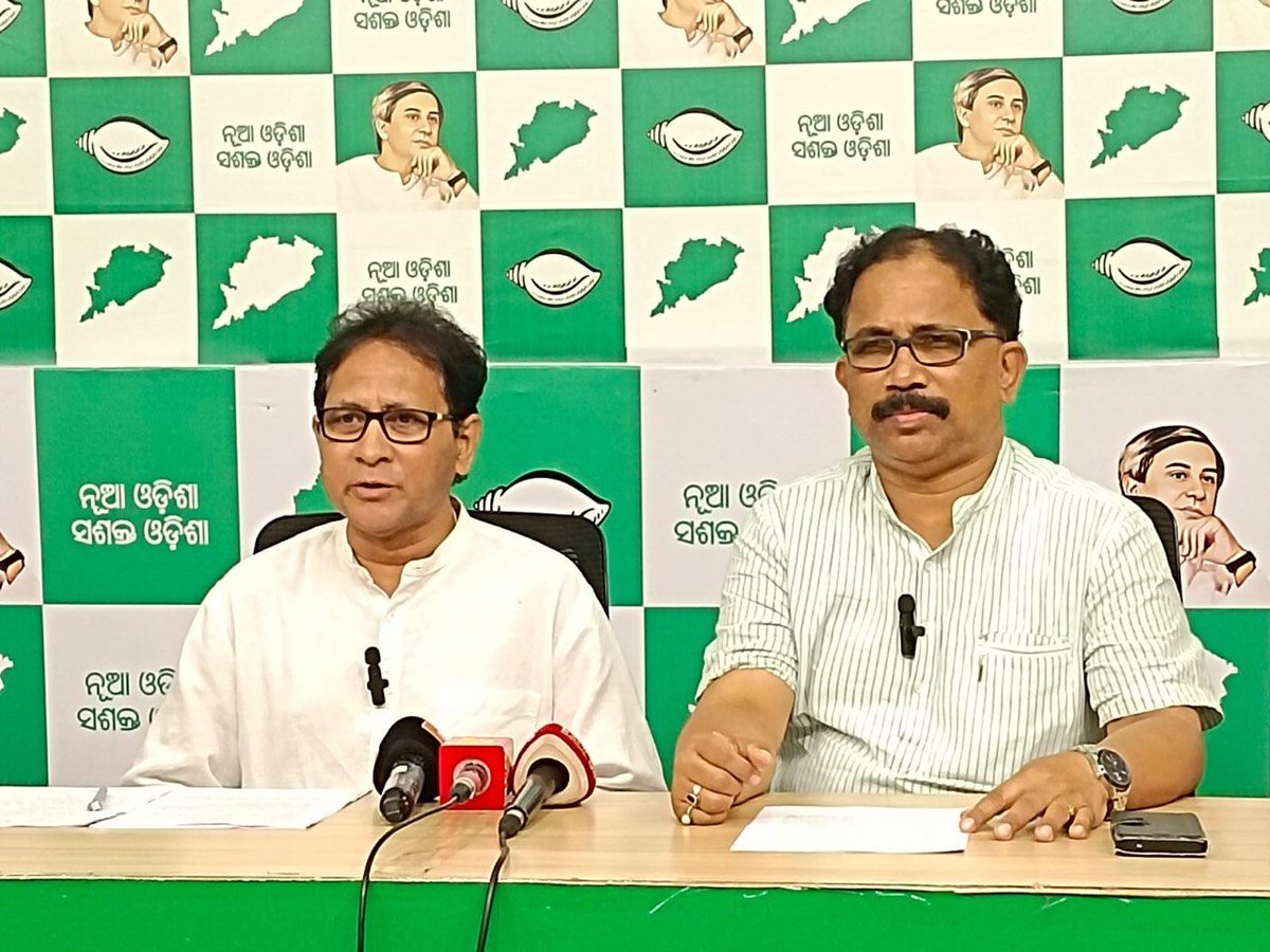 bjd_odisha's tweet photo. ନବୀନ ସରକାର ଅମଳରେ ବକ୍ସାଇଟ୍ ଆବଣ୍ଟନକୁ ନେଇ ଧର୍ମେନ୍ଦ୍ରଙ୍କ ତଥ୍ୟ ଭ୍ରମାତ୍ମକ ଓ ଅଭିସନ୍ଧିମୂଳକ।

୨୦୦୪ର ଚୁକ୍ତି ୨୦୧୫ରେ ନବୀନ ସରକାର ଅମଳରେ ହିଁ ବାତିଲ ହୋଇଥିଲା।

୨୦୨୩ରେ ଘରୋଇ କମ୍ପାନୀର ପୁରୁଣା ପ୍ରାଇସିଂ ଫର୍ମୁଲା ଲାଗୁ କରିବା ଦାବିକୁ ଓଏମସି ଗ୍ରହଣ କରିନଥିଲା।

ଓଡ଼ିଶାର ସ୍ଵାର୍ଥ ରକ୍ଷା ପାଇଁ ସଭାପତି ଶ୍ରୀ ନବୀନ ପଟ୍ଟନାୟକ କେନ୍ଦ୍ର ସରକାରଙ୍କୁ ଚିଠି ଲେଖିଥିଲେ।

#OdishaAgainstMMDR
#MMDRAct2026 #BJDWithOdisha #ହଟାଅବିଜେପି #JababMaguchiOdisha