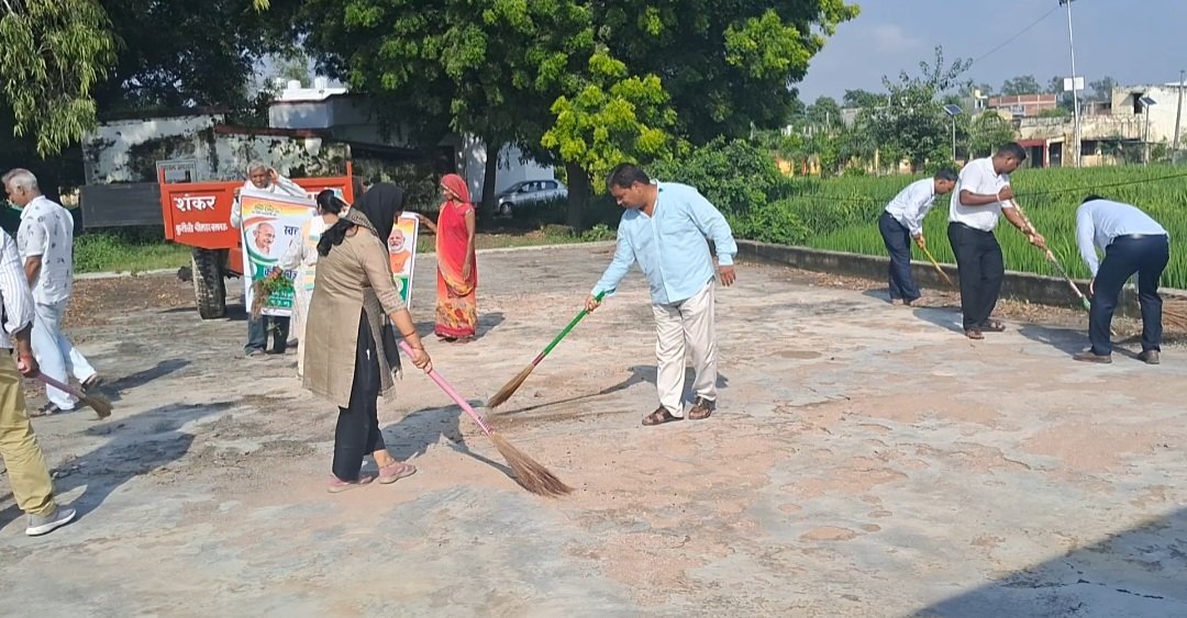 kvkamethi's tweet photo. KVK Amethi organized Swachhata Pakhwada on 2 October 2026, promoting cleanliness, hygiene, environmental awareness and collective responsibility for a clean and healthy campus. https://t.co/AZ4ggsh0yk