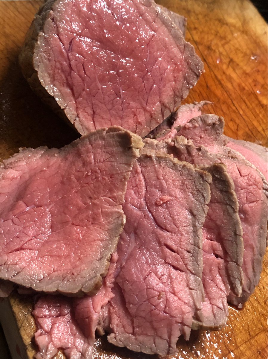 10yusuke23's tweet photo. 肉焼くのがうますぎる
#自炊 #ローストビーフ https://t.co/89ipWmrxGH