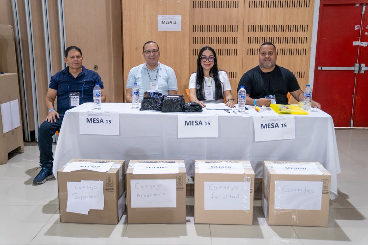 udeatlantico's tweet photo. #AEstaHora la participación estudiantil marca el rumbo de la esta jornada electoral.

En las distintas sedes de nuestra universidad, los estudiantes asisten a las urnas para elegir a quienes llevarán su voz ante el Consejo Superior Universitario y los diferentes órganos colegiados de nuestra institución.

🔗 Sigue la transmisión https://t.co/4WC65Tz9yC