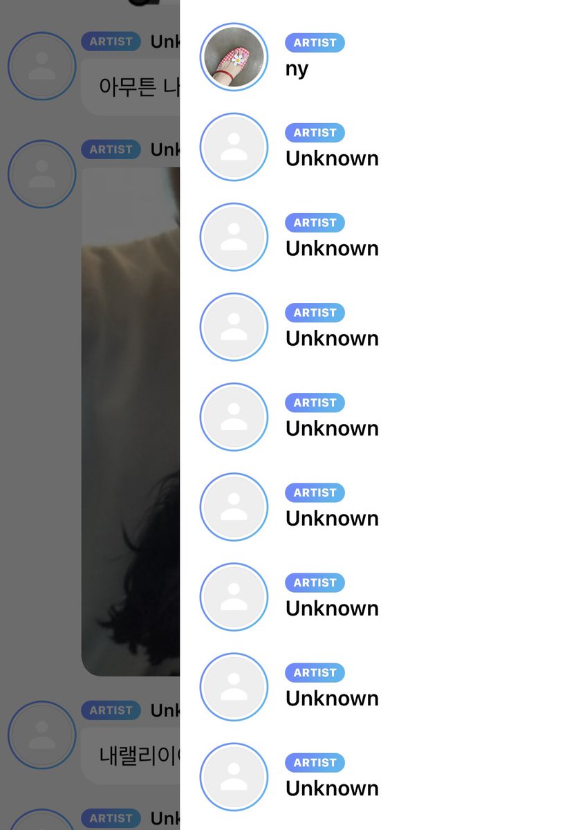 twenty9ayn's tweet photo. Bubble brought back the group chat feature. TWICE can have their own group chat again if one of the members created it 🥹 with that thought, i tried checking their previous group chat and compared to before, only Nayeon's profile is left now. The rest have been removed https://t.co/UrOTZrsspD