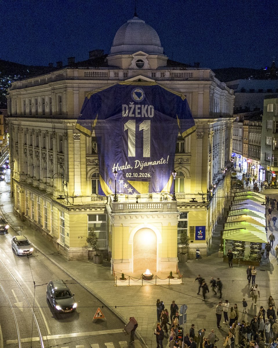 UEFAEURO's tweet photo. Tonight, Bosnia and Herzegovina says thank you to a legend 💙💛

#NationsLeague https://t.co/JHDw3cw2dW