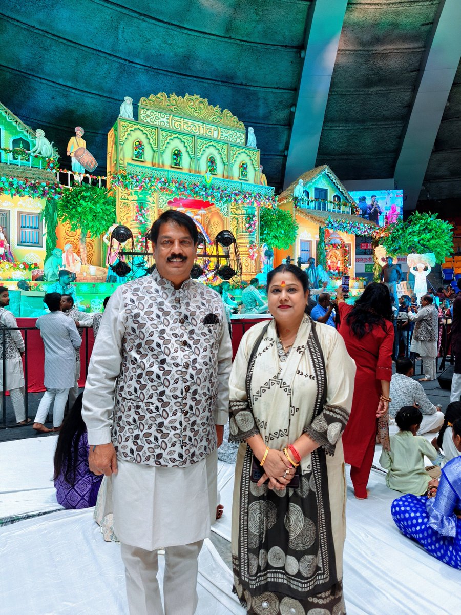 sonakumari07's tweet photo. आज ताल कटोरा स्टेडियम में श्री श्याम परिवार पहाड़गंज ट्रस्ट के साथी मेरे भाई श्री संजय गाँधी जी के निमंत्रण पर अतिथि के रूप में श्याम बाबा का आशीर्वाद प्राप्त किया और भाई को जन्मदिन की शुभकामनाएं दी।

#जय_श्री_श्याम 
#सोना_कुमारी 

@BJP4Delhi @hdmalhotra @PavanRanaRSS @blsanthosh https://t.co/VMnylNPcTS