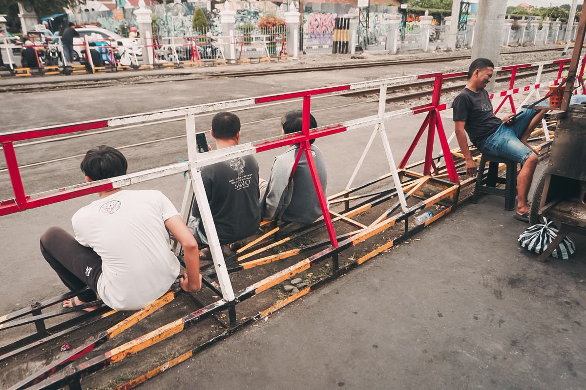hendibas's tweet photo. Jogja is city made for street photography https://t.co/h8HDspILYt