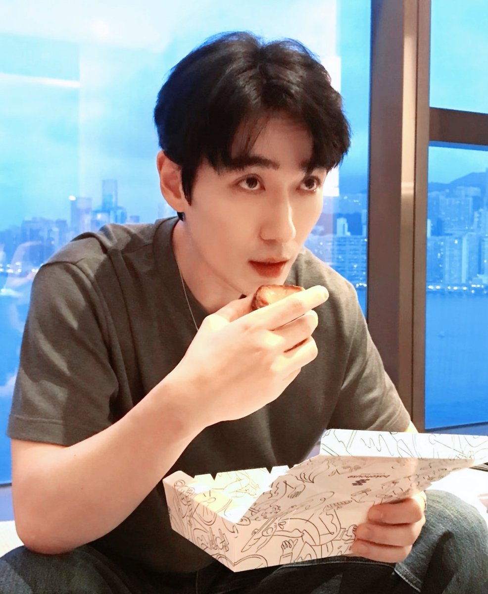 loveblue23333's tweet photo. yummy🤗#zhuyilong #朱一龙 #朱一龍 https://t.co/tOYTdH5jCT