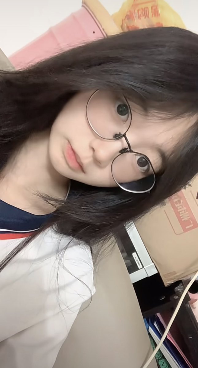 sandra51yr5's tweet photo. 现在是晚上23:51新拍的照片

有人想锐评一下我女高的福嘛 🥹       

真心给福（人机不要来）   

真没有🚪  流言 1 我真的给呀 https://t.co/kaBy3HXFeO