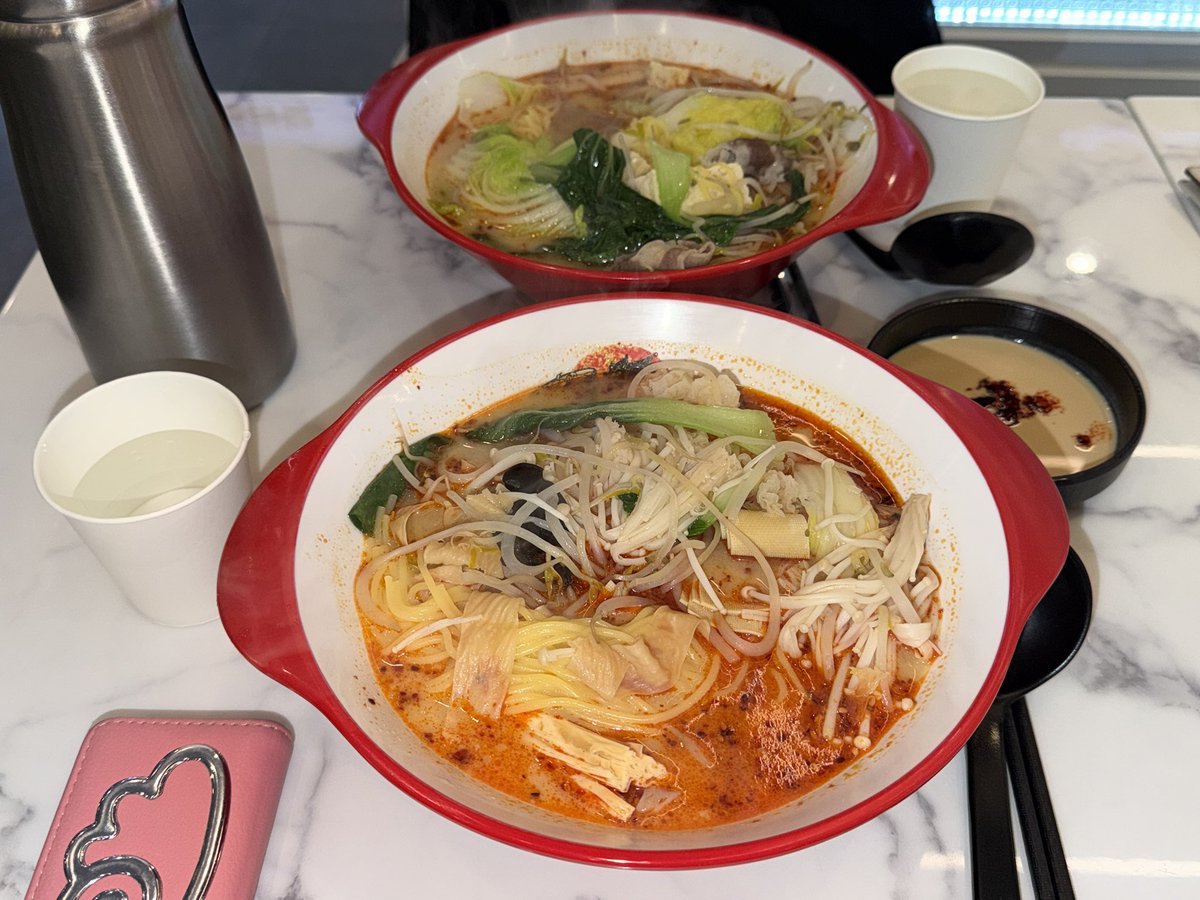 bokking100's tweet photo. 친구랑 만화카페 가서 하루종일 만화책 읽으면서 1인2메뉴로 배 채워주기
그리고 바로 자전거 타고 마라탕집가서 마라탕 먹어주기 https://t.co/phcN4pSLdc