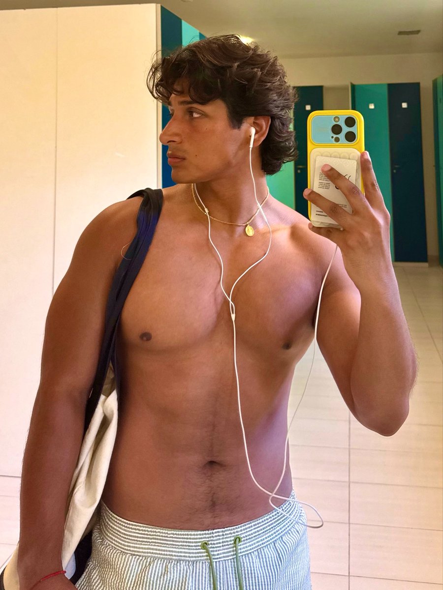 waitkev's tweet photo. replay me that’s my bby https://t.co/Aiiz4JgSVq