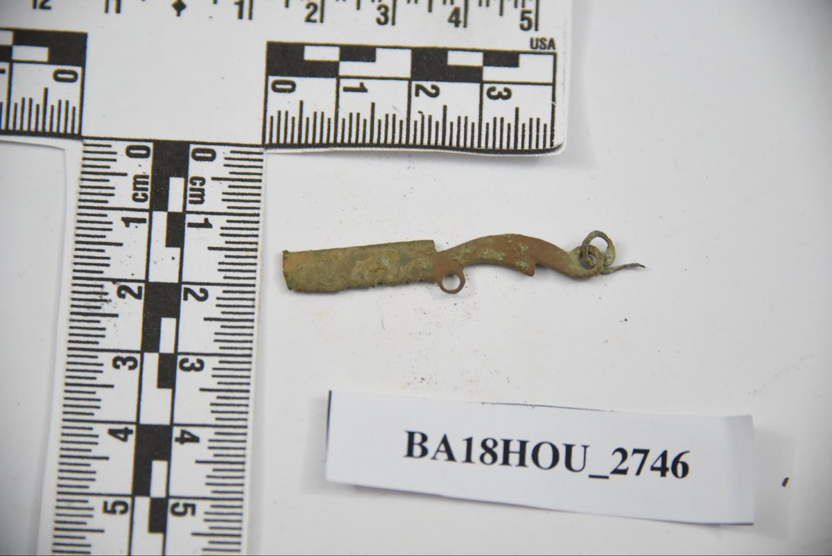 DigWaterloo's tweet photo. 🪏 Finds Friday 🪏

We need your help identifying this object! This tiny metal object was discovered at Hougoumont Farm in 2018. It is made of copper and has a serrated edge on one side. It appears to have two loop holes, one with a metal fragment still attached.

Any ideas? https://t.co/R8kdcgobIg