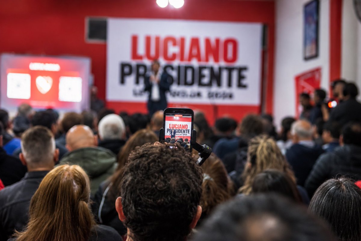 MovimientoIE's tweet photo. 𝗟𝗮 𝘂𝗻𝗶𝗰𝗮 𝗼𝗽𝗼𝘀𝗶𝗰𝗶𝗼𝗻 🚩

Ayer participamos de una nueva reunión de @LucianoNakis con socios en @listarojacai.

Gracias a todos los que se acercaron para escuchar nuestros proyectos, intercambiar ideas y sacarse inquietudes sobre el Independiente que queremos construir.

Hoy nos volvemos a encontrar, como cada partido, en Alsina y Colón desde las 17hs.

¡Los esperamos! 🇦🇹