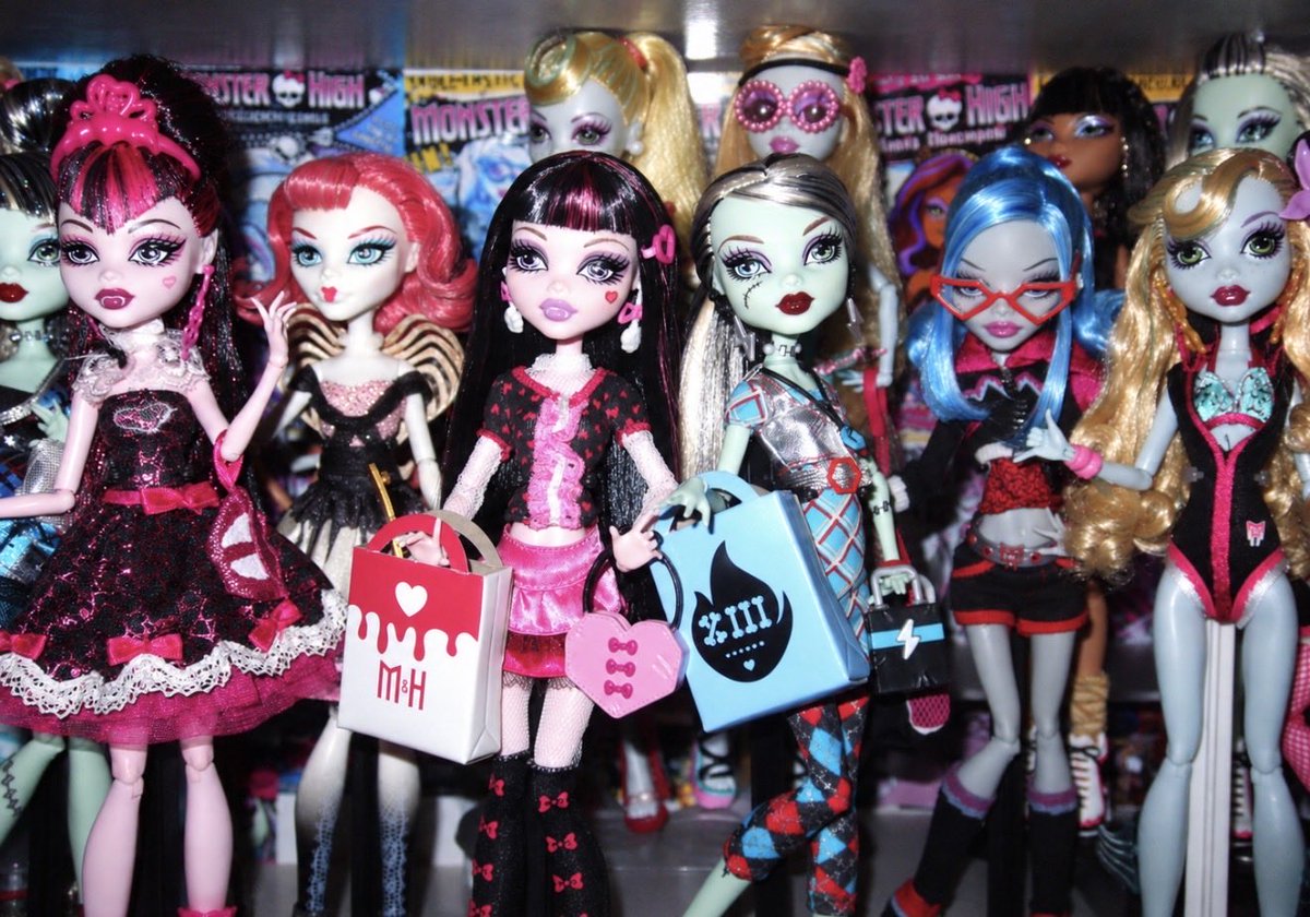 jewelssparkles_'s tweet photo. it’s monster high month <3 https://t.co/DJ8mNtac2K