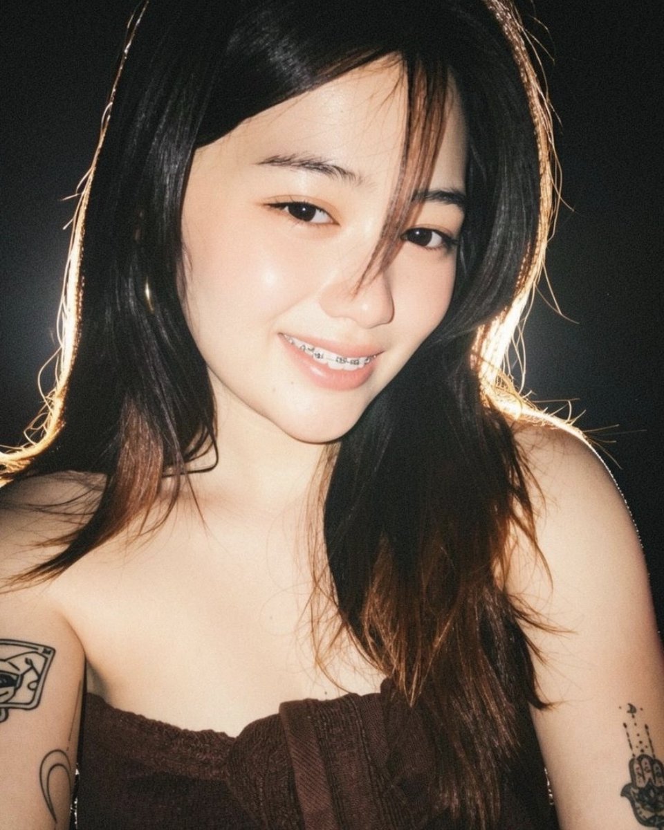 AluaModels's tweet photo. "I honestly didn't expect Alua to be a beginner friendly. but it’s such a vibe! Chatting with fans there is ridiculously easy and completely stress-free. It’s made connecting with people so much more playful, fun, and creative! ♥️" - Ramen

💌 Alua : https://t.co/pWXb0MUqDK https://t.co/ZfNFXFnBCO